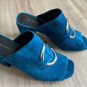 Via Spiga peep toe blue Mules heels in a 7.5